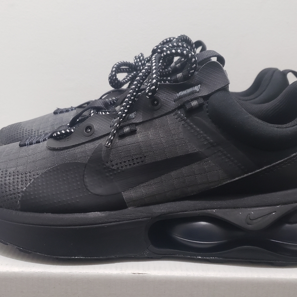 NIKE AIR MAX 2021